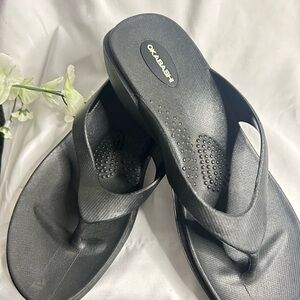 Okabashi Black Sandals with Cushioned Strap and Contoured Footbed
